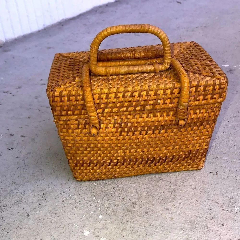 Vintage rattan bag